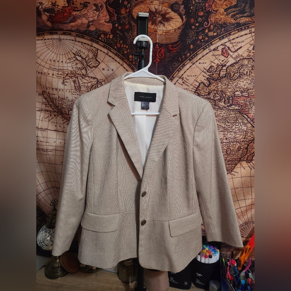 Perfect condition Beige Ann Taylor Blazer.